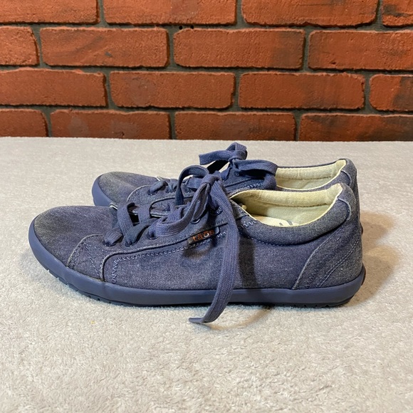 Taos Women’s Blue Sneakers Size 8 - Picture 3 of 8